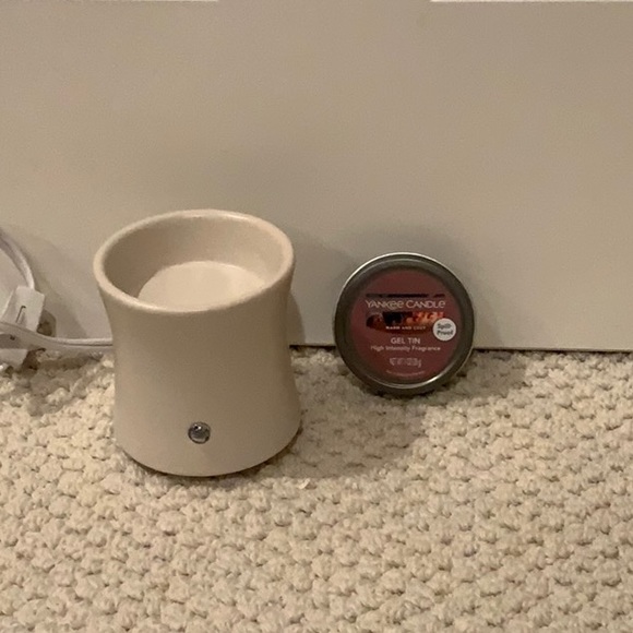 Yankee Candle Gel Tin Warmer and One New Gel Tin.